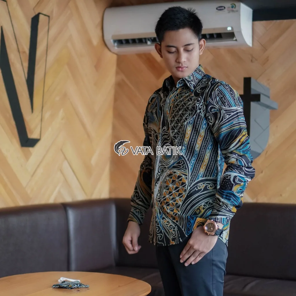 Foto 2 Kemeja Batik Slimfit Premium Vata11P21J